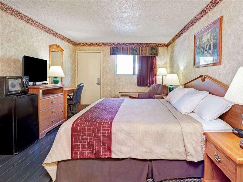 Days Inn & Suites By Wyndham Monroe Luaran gambar