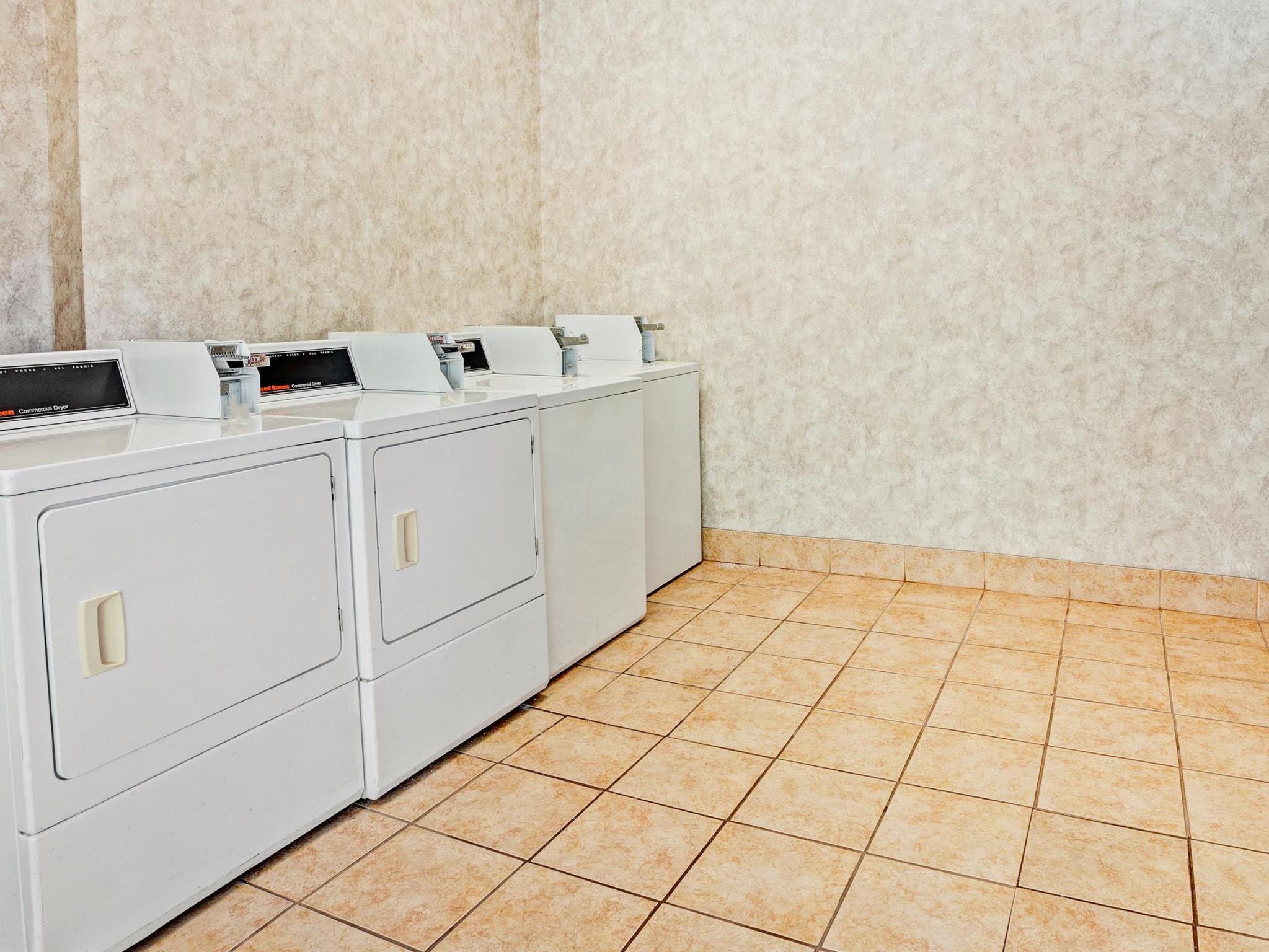 Days Inn & Suites By Wyndham Monroe Luaran gambar