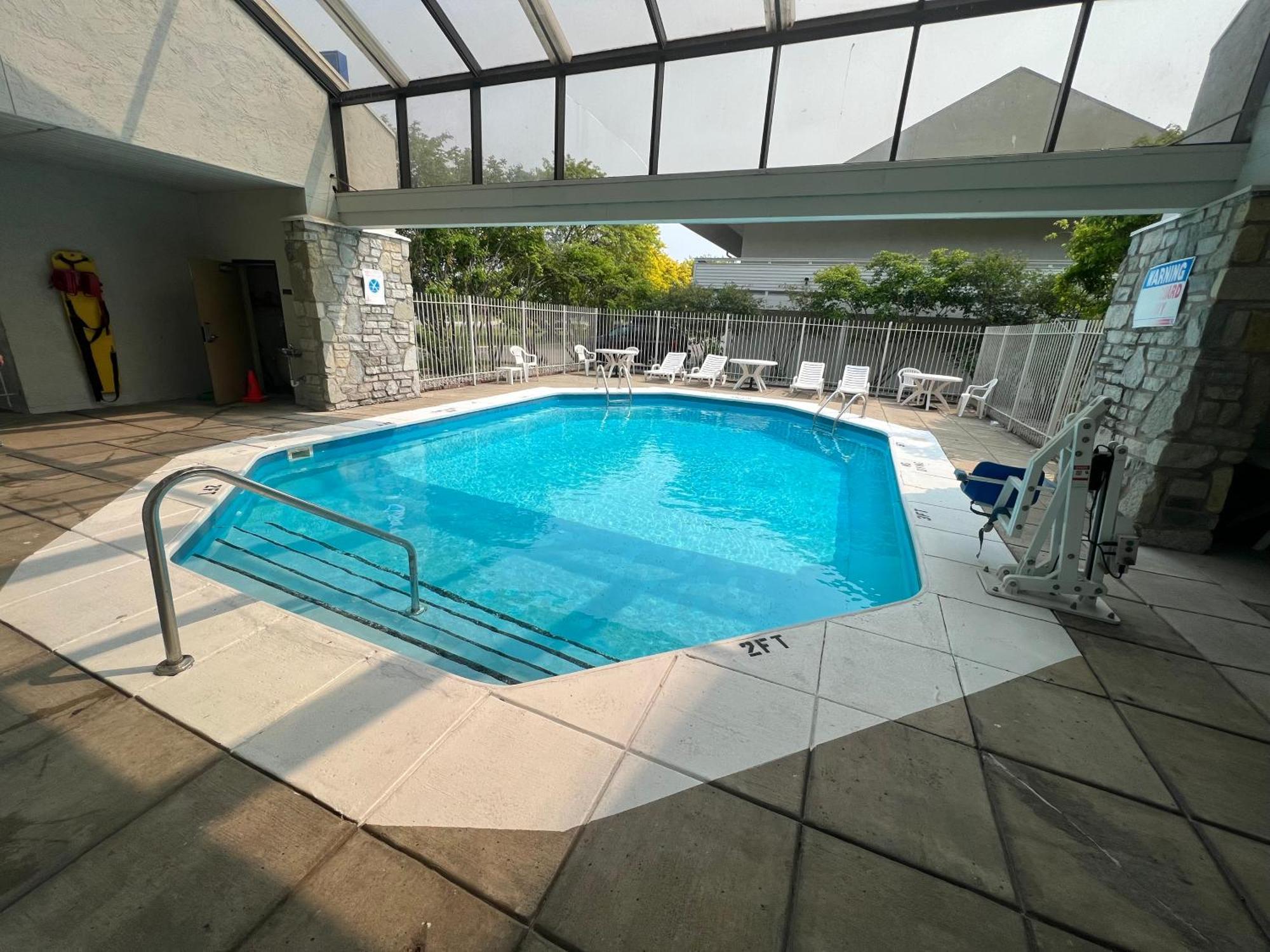 Days Inn & Suites By Wyndham Monroe Luaran gambar
