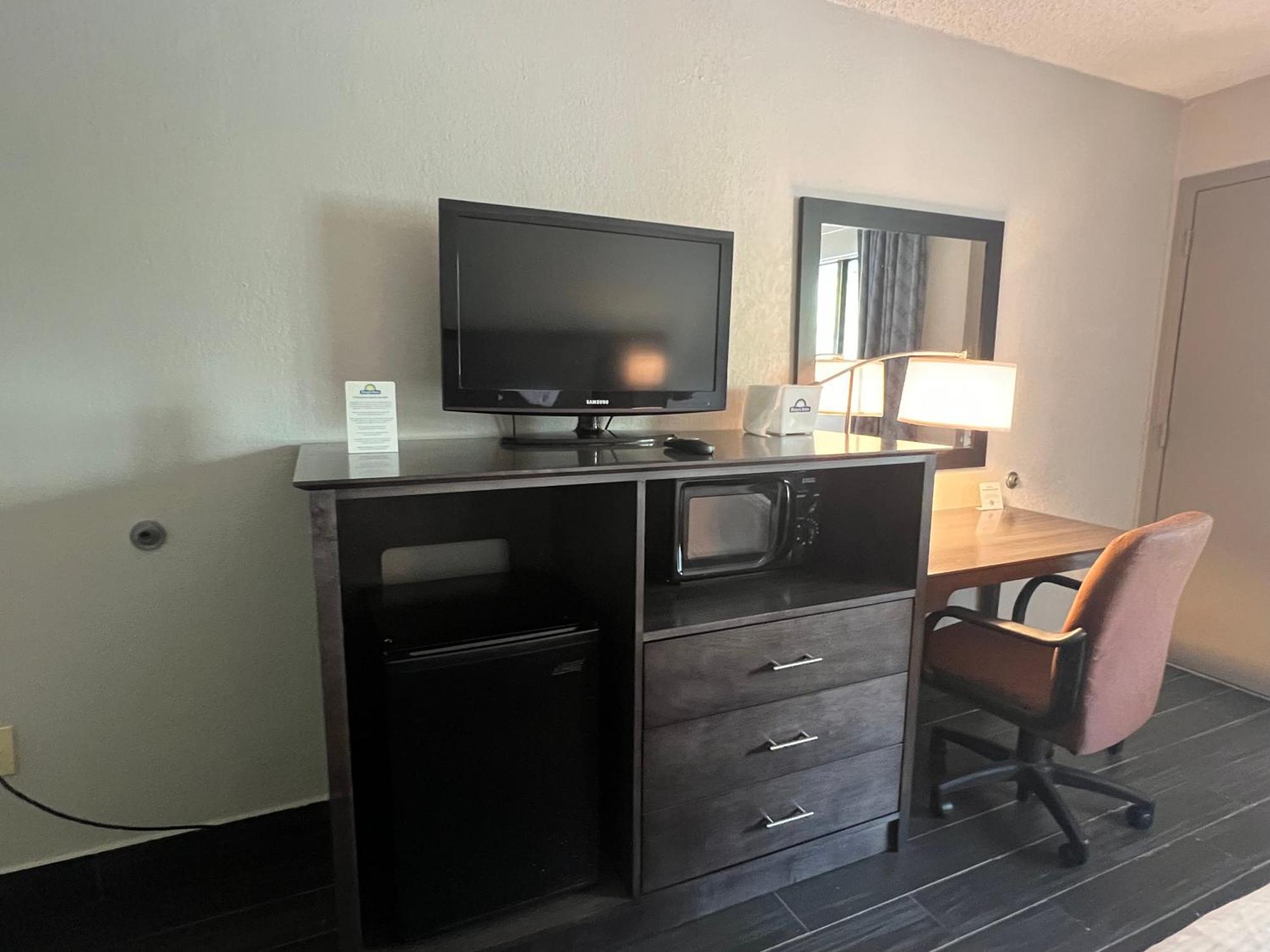 Days Inn & Suites By Wyndham Monroe Luaran gambar