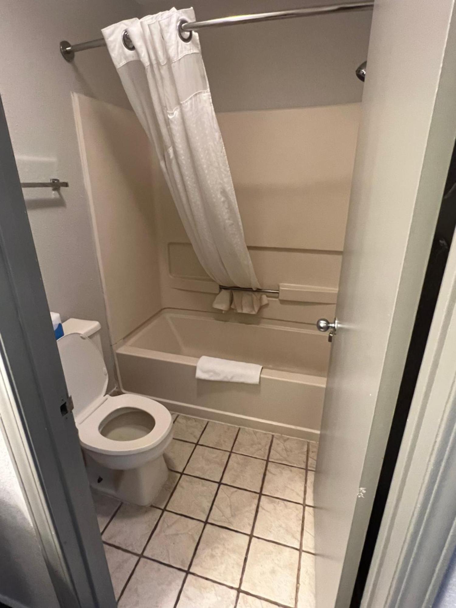 Days Inn & Suites By Wyndham Monroe Luaran gambar