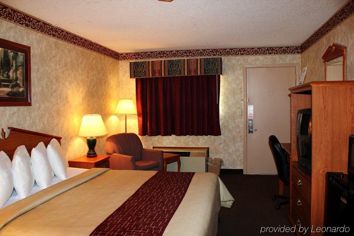 Days Inn & Suites By Wyndham Monroe Bilik gambar