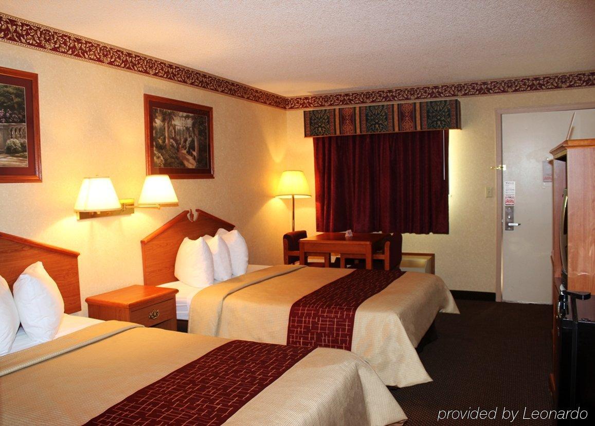 Days Inn & Suites By Wyndham Monroe Bilik gambar